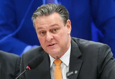 Gripe aviária não deve impactar preço da carne de frango, diz ministro