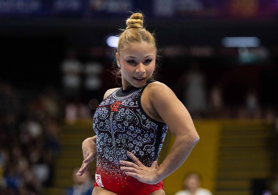 Flávia Saraiva conquista ouro na trave e no solo no Campeonato Brasileiro