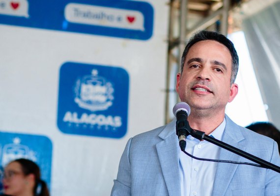 Governador anuncia pagamento de bonificação extraordinária para profissionais da Educação