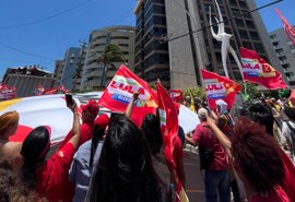 Ato em apoio a Lula reúne aliados políticos na Jatiúca, em Maceió