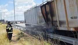 Maceió: caminhão pega fogo na ponte Divaldo Suruagy