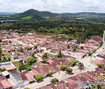 Em Igaci, mulher agride policial, ameaça guarnição e danifica viatura