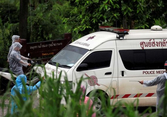 Começa o salvamento: três jovens são resgatados da gruta