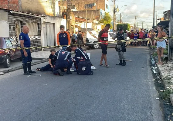 Homem é executado a tiros em barbearia na Santa Amélia em Maceió