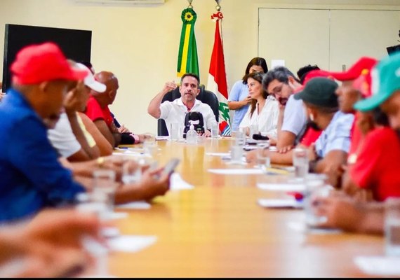 Paulo Dantas recebe e atende pautas dos movimentos sociais que invadiram sede do Incra-AL