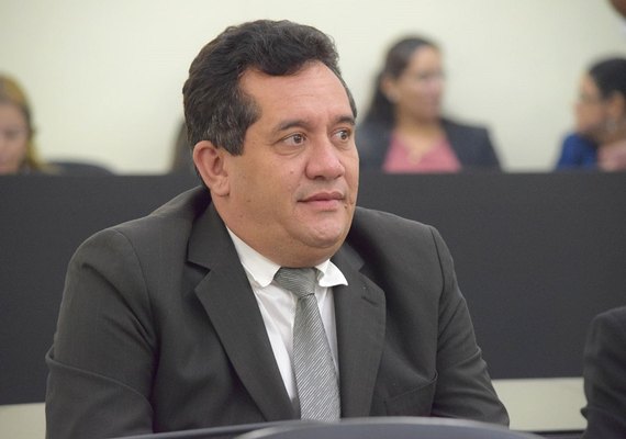 Deputado anuncia rompimento com prefeito de Arapiraca