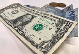 Dólar opera em queda, vendido perto de R$ 5,22 e bolsa dispara 5%