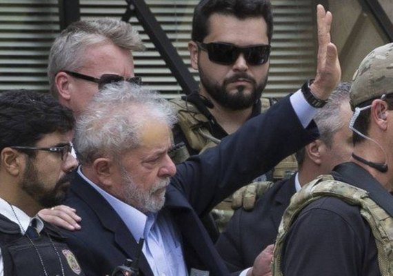 Após funeral do neto, Lula retorna para Curitiba