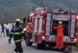 Condutor perde controle de direção e veículo cai em ribanceira às margens da AL-105