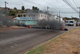Moradores fazem protesto após atropelamento de pedestre no interior