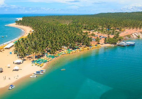 Jovem fica ferido em acidente de quadriciclo, na Praia do Gunga