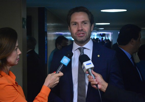 Pedro Vilela articula aprovação de PL que garante Piso da Enfermagem