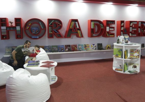 No Dia do Livro Infantil, escritora dá dicas para incentivar a leitura