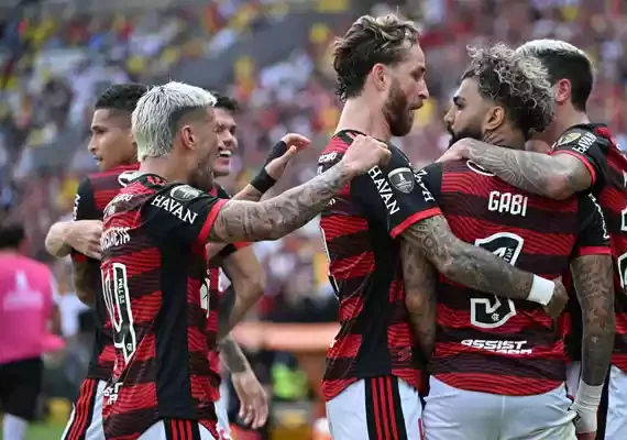 Flamengo vence Ahtletico Paranaense por 1 a 0 e é tricampeão da Libertadores