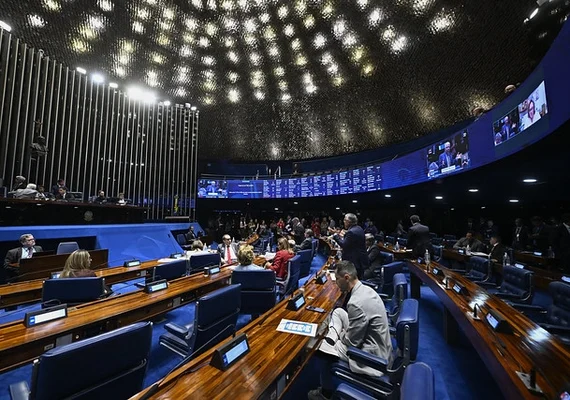 Nova lei pode fortalecer cooperativas e proteger milhares de catadores