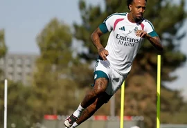 Militão retoma treinos no Real Madrid após cirurgia na perna esquerda
