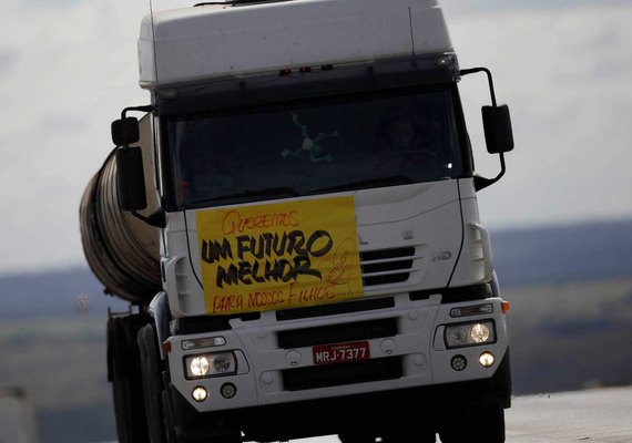 Alta de 14% no combustível mobiliza caminhoneiros e ameaça eleições