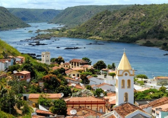 Prefeito de Piranhas denuncia irregularidades administrativas no município