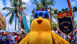 Prévias carnavalescas levam foliões à orla de Maceió