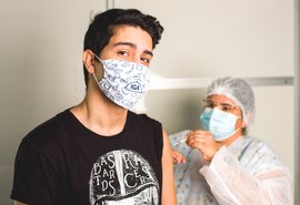 Maceió começa a vacinar adolescentes de 14 anos contra Covid nesta quinta (9)