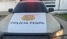 Mulher é presa ao tentar entrar com maconha em presídio de Maceió