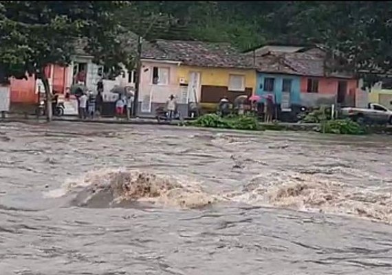 Cerca de 15 municípios podem sofrer com transbordamentos de rios