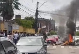 Estudantes protestam por melhorias na estrutura de escola estadual no Clima Bom