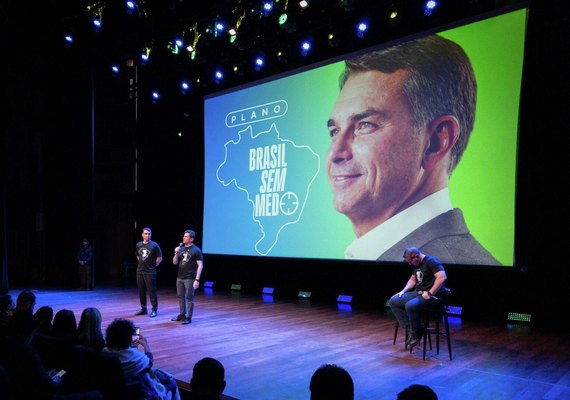 Flávio Bolsonaro apresenta plano 'Brasil sem Medo' inspirado em modelo de El Salvador e presídios-fortaleza