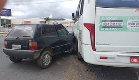 Acidente com carro e micro-ônibus deixa homem de 73 anos ferido na AL-115