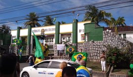 Em Maceió manifestantes pedem intervenção militar, novo AI-5 e fim da corrupção