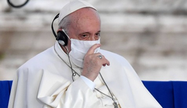 Papa defende que países compartilhem vacinas contra Covid-19