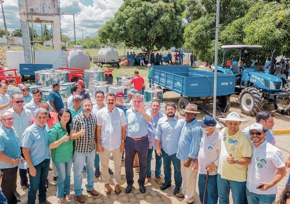 CPLA recebe tanques de leite e tratores adquiridos por meio de emenda do senador Fernando Collor