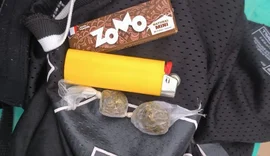 Homens são flagrados com drogas e detidos no Marco dos Corais