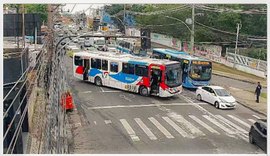 Criminosos usam ônibus como barricadas em reação a operação policial no Rio