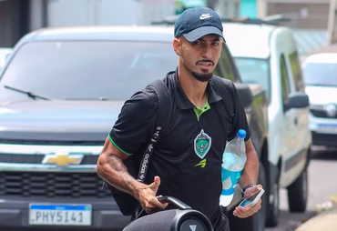 CSA segue se reforçando e acerta com laterais