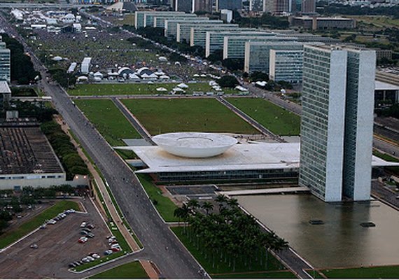 DF: Justiça suspende retomada de atividades não essenciais