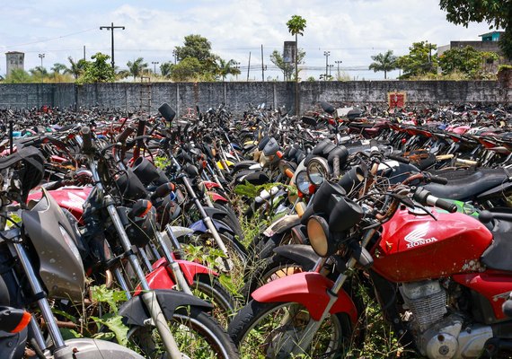 Detran/AL realiza leilão de 3.333 veículos classificados como sucatas inservíveis