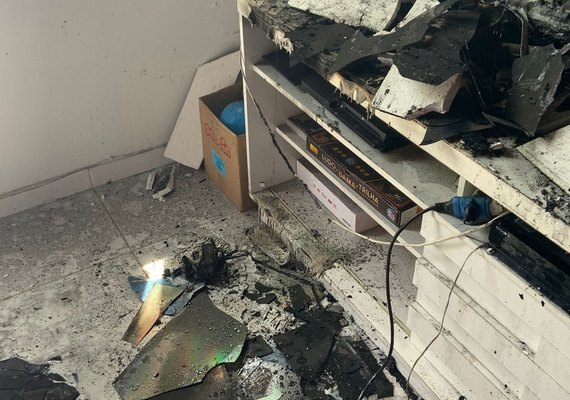 Incêndio atinge apartamento na Jatiúca e destrói eletrodomésticos
