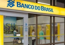 Banco do Brasil deve ressarcir e indenizar cliente por cobrança de manutenção de conta