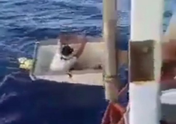 Vídeo: pescador do Amapá é encontrado após ficar à deriva no oceano dentro de freezer por 11 dias