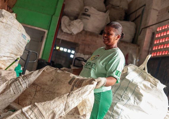Catadores autônomos de Maceió recebem kits com EPI’s do Governo de Alagoas