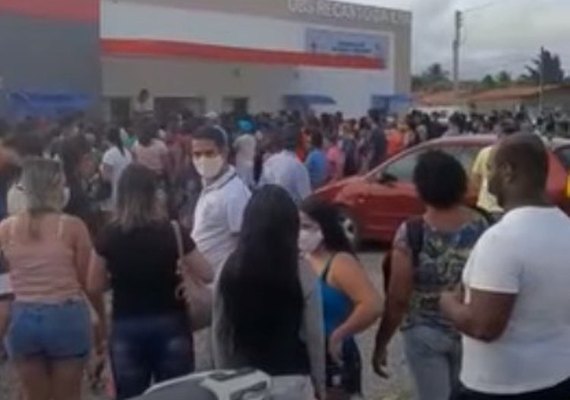 Tumulto em fila de posto de vacinação em Marechal Deodoro é provocado por falta de organização