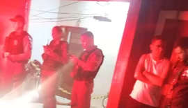 Mulher é morta com golpe de alicate de unha em Arapiraca; suspeita é presa