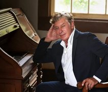 Flávio Venturini chega a Maceió com show que celebra 50 anos de carreira