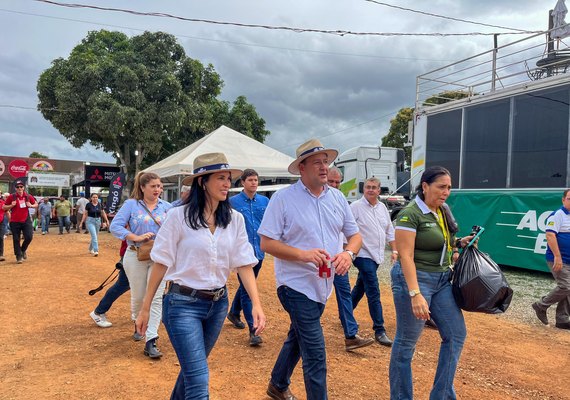 Secretaria de Agricultura troca experiências para fortalecer mandiocultura no Sealba Show