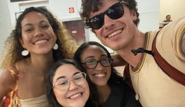 VÍDEO: Cantor Shawn Mendes desembarca em Alagoas para passar fim de ano com Bruna Marquezine
