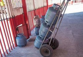 Vale-gás começa a ser pago em agosto com valor médio do botijão inteiro; saiba mais