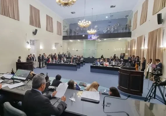 MDB e federação crescem e dois partidos ficam sem representação na ALE