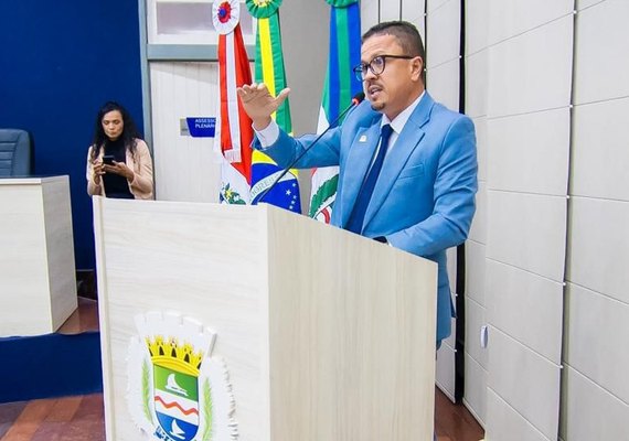 Vereador Charles Hebert critica reajuste de 4,3% em duas parcelas da Prefeitura