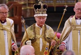 Rei Charles III e rainha Camilla são coroados